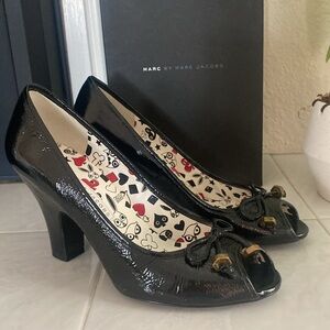 Marc by Marc Jacobs 101 Naplack Black parent leather peep toe heels